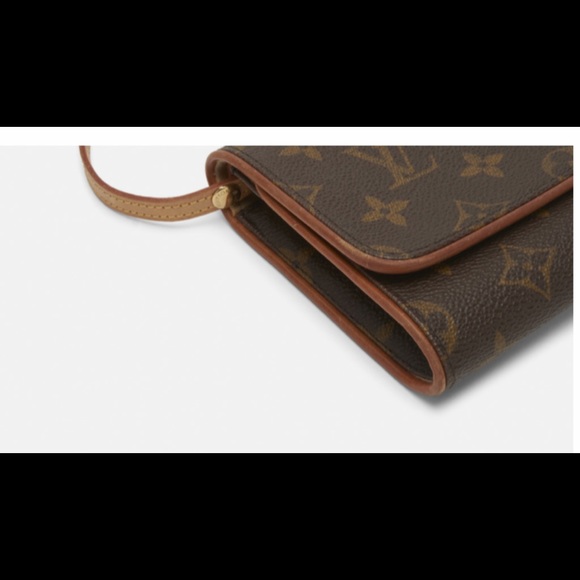 Louis Vuitton Monogram Pochette Twin - Picture 12 of 15